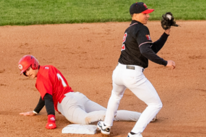 Goldeyes even series, set up rubber game against RedHawks